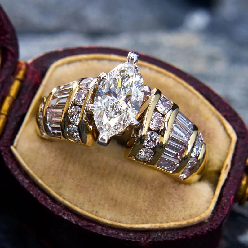 Huitan Cubic Zirconia Ring – Women's Dazzling Wedding Band Fashion Ring Axl