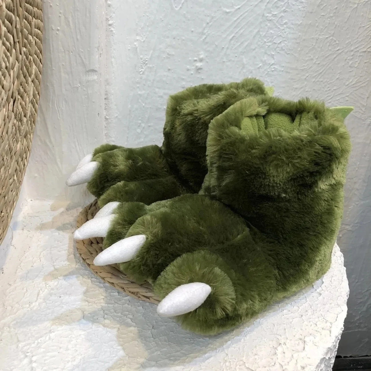 Women's Fluffy Animal Paw Slippers | Soft Faux Fur Indoor Slides Novelty Indoor Slippers Axl Green 43