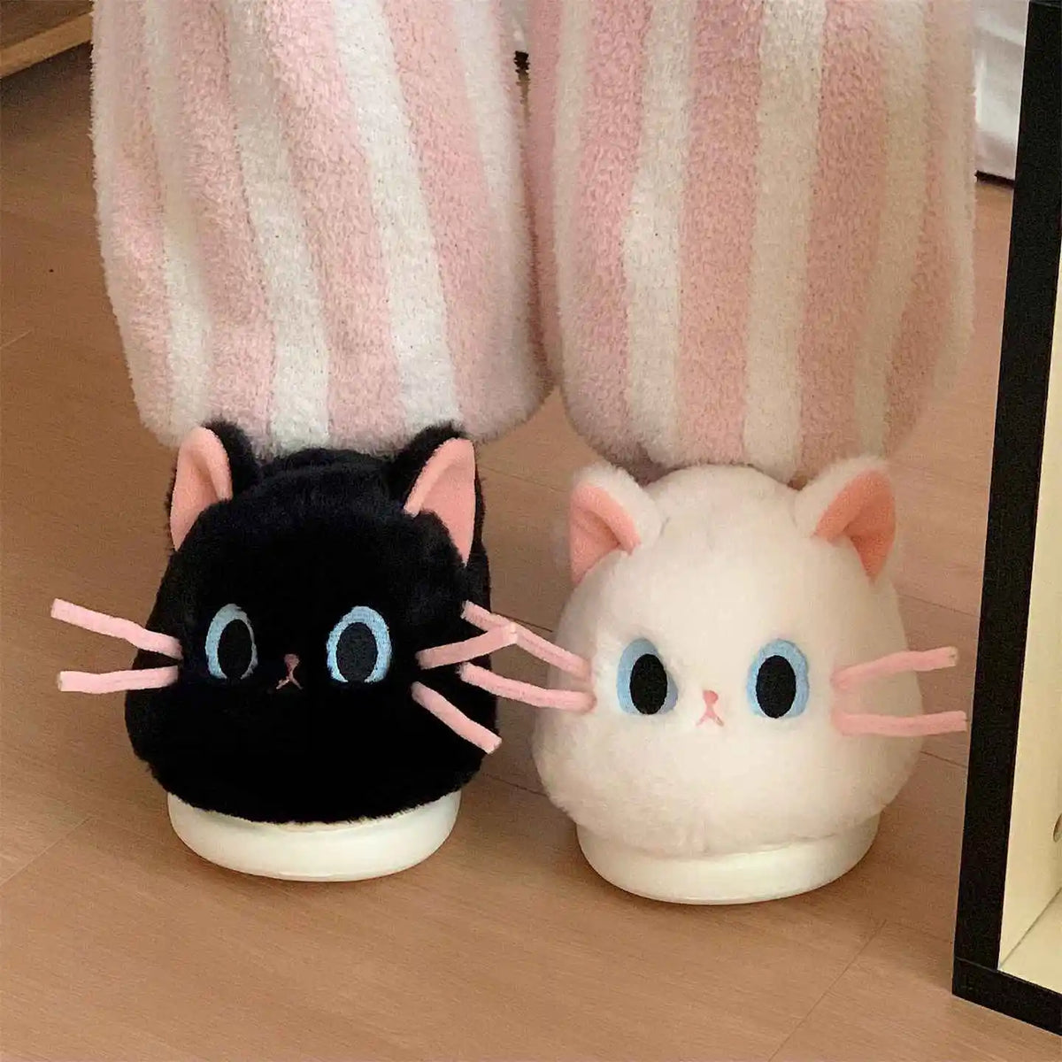 Women's Black Cat Fluffy Plush Slippers | Faux Fur Mules Plush House Slippers Axl Black white 38-39
