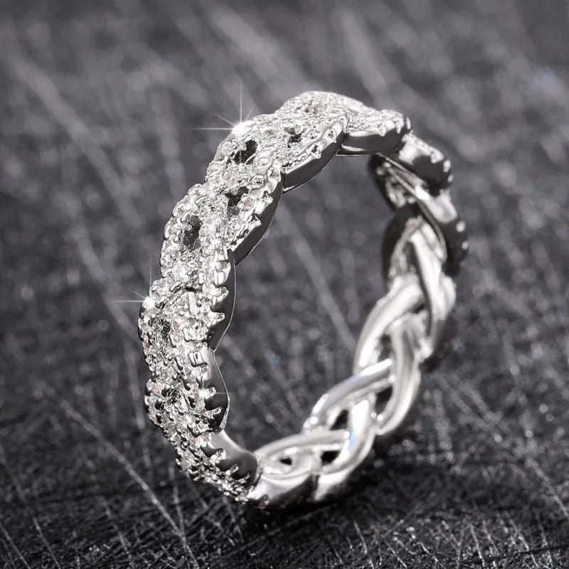 Huitan Twist Ring Women – Sparkling CZ Silver Wedding Band Fashion Ring Axl