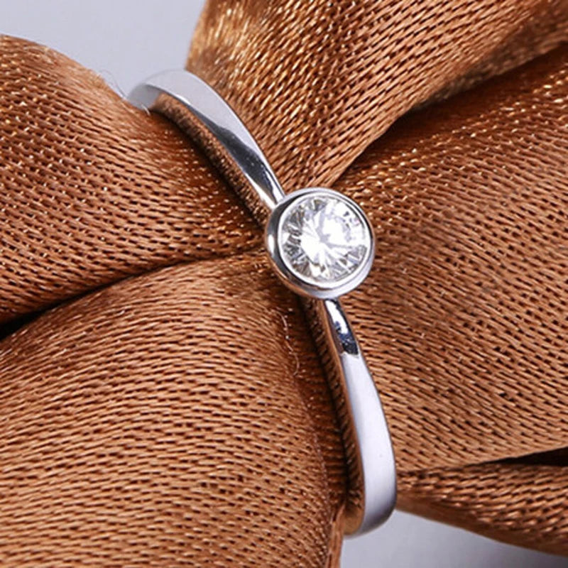 Huitan Cubic Zirconia Ring Women – Minimalist Wedding Band Cubic Zirconia Ring Axl