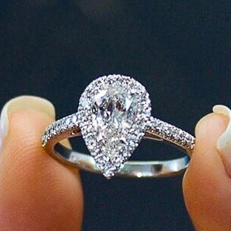 Huitan Waterdrop CZ Ring – Women's Eternity Wedding Band Fashion CZ Ring Axl