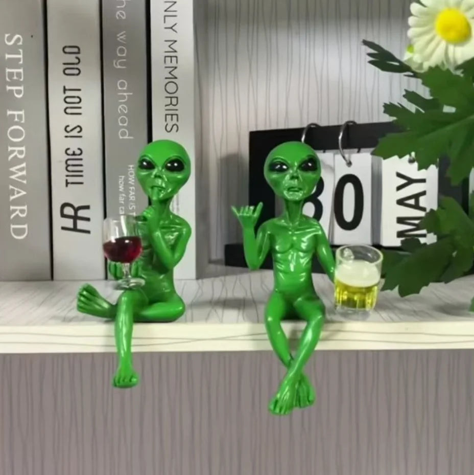 Funny Beer Drinking Alien Statue – Resin Garden & Desk Ornament Novelty Resin Statue Axl