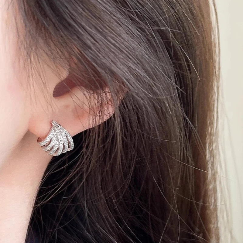 Huitan Claw Stud Earrings – Silver Cubic Zirconia Women Stud Earrings Axl E3471