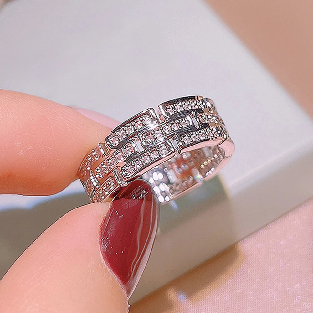 Huitan Women's Silver Wedding Band Ring – Cubic Zirconia Wedding Band Ring Axl