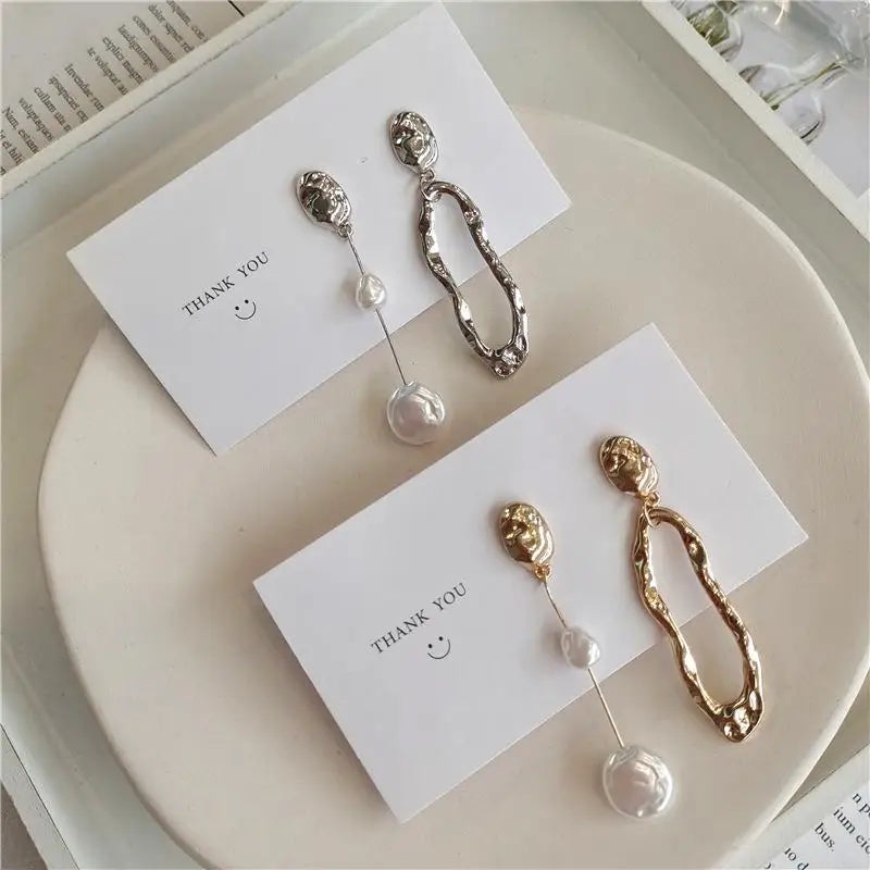 Baroque Asymmetric Pearl Drop Earrings – Geometric Style Pearl Drop Earrings Axl