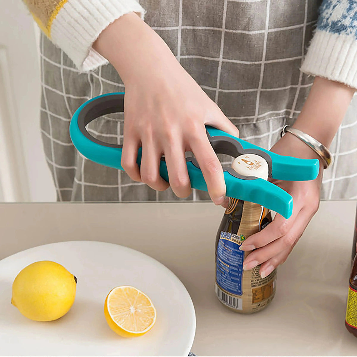 4-in-1 Multi-Purpose Can & Bottle Opener – Non-Slip Grip Can & Bottle Opener Axl