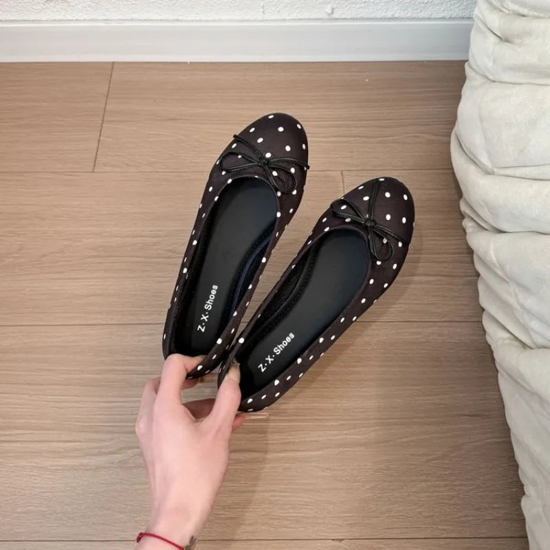 Women's Polka Dot Slip-On Flats – French Round Toe Style Women's Slip-On Flats Axl 35 black