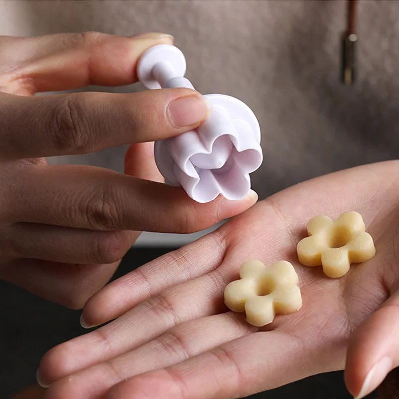 4-Pc Plum Flower Plunger Fondant Cutter Set – Cake Decorating Fondant Cutter Set Axl