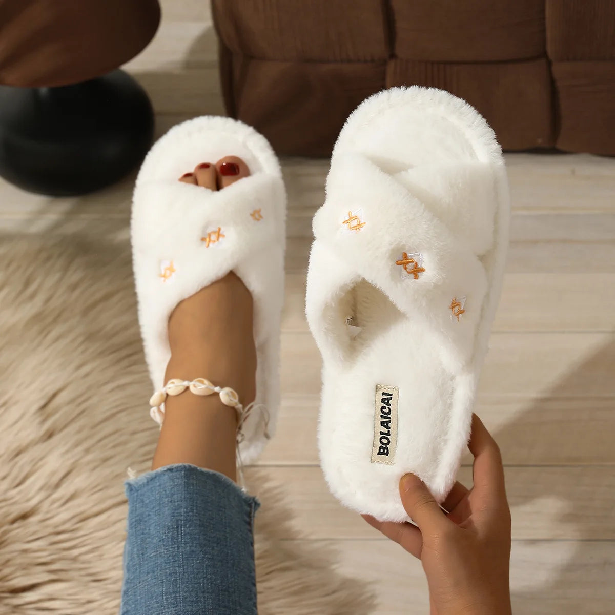 Women's Fluffy Fur Slippers – Embroidery Plush Cross Band Slides Plush Fur Slippers Axl White 36-37