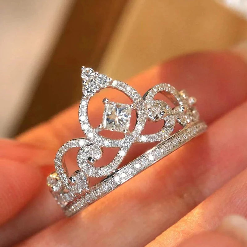 Huitan Crown Ring for Women – Silver CZ Cocktail Ring Cocktail Ring Axl