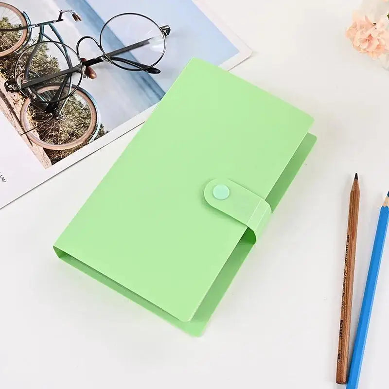 100-Piece Banknote Collection Set – Album, Box & Protective Bags Banknote Collection Set Axl green