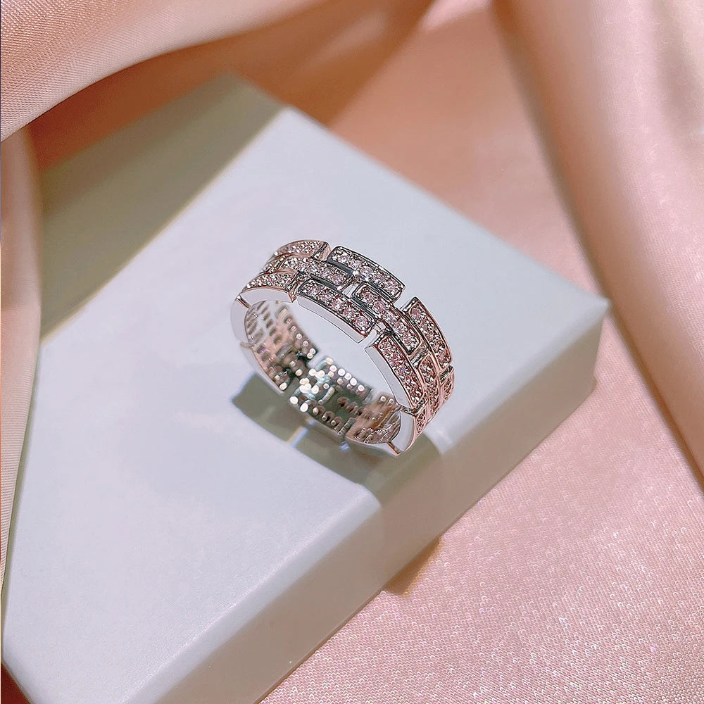 Huitan Women's Silver Wedding Band Ring – Cubic Zirconia Wedding Band Ring Axl