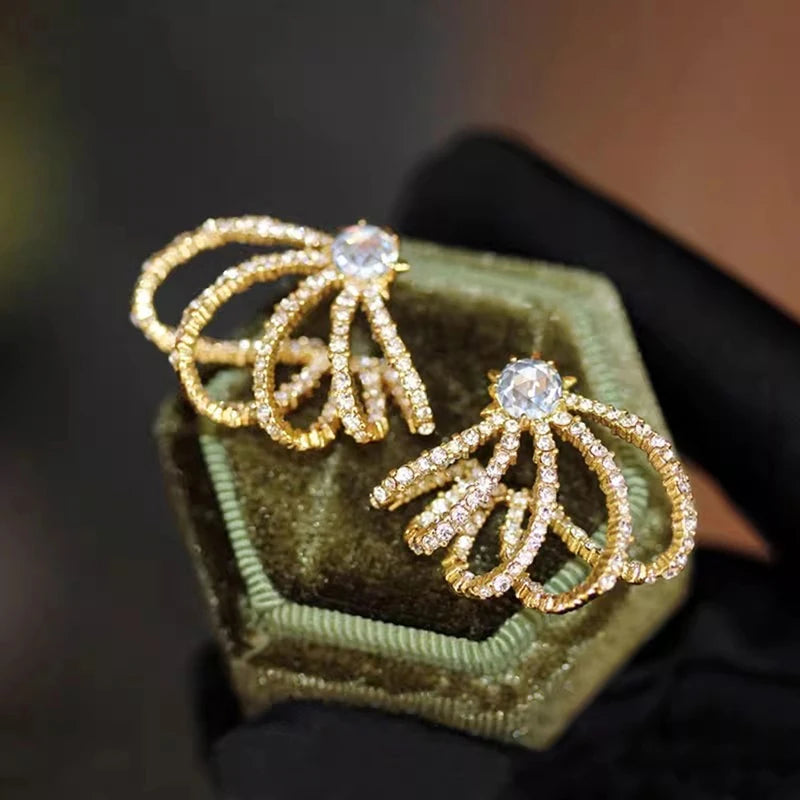 Huitan Hollow Claw Cubic Zirconia Stud Earrings for Women Stud Earrings Axl