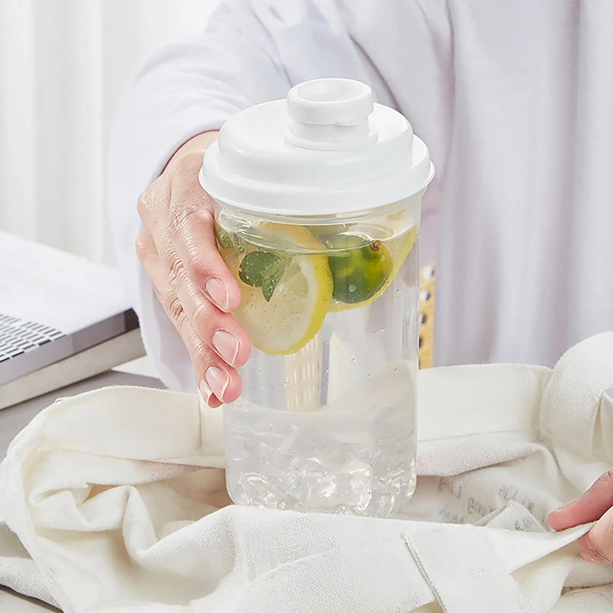 Leakproof Wide Mouth Water Bottle – BPA-Free Clear Fruit Tea Water Bottle Axl