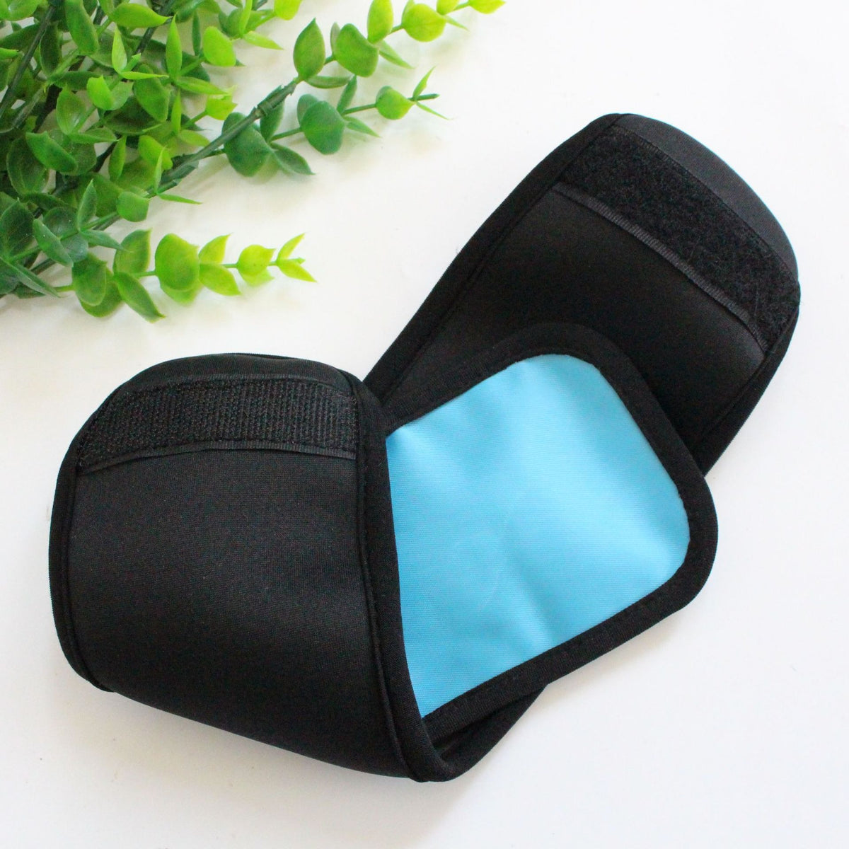 Cold Compress Sleeve for Foot Sprain Axl